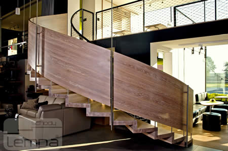 dywanowe schody drewniane
